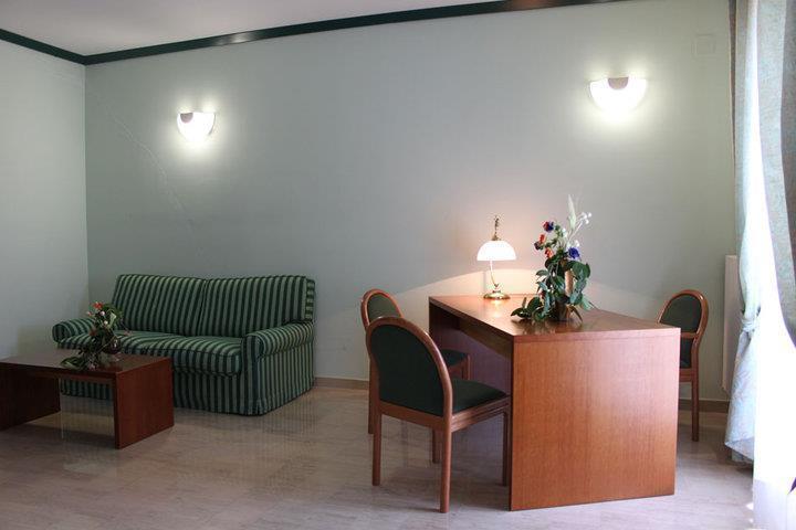 Casa Per Ferie Benedetto XIII Ξενοδοχείο Γκραβίνα Δωμάτιο φωτογραφία